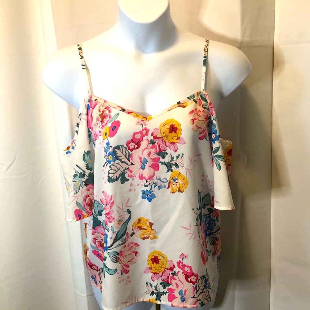 SOFT FLORAL TOP